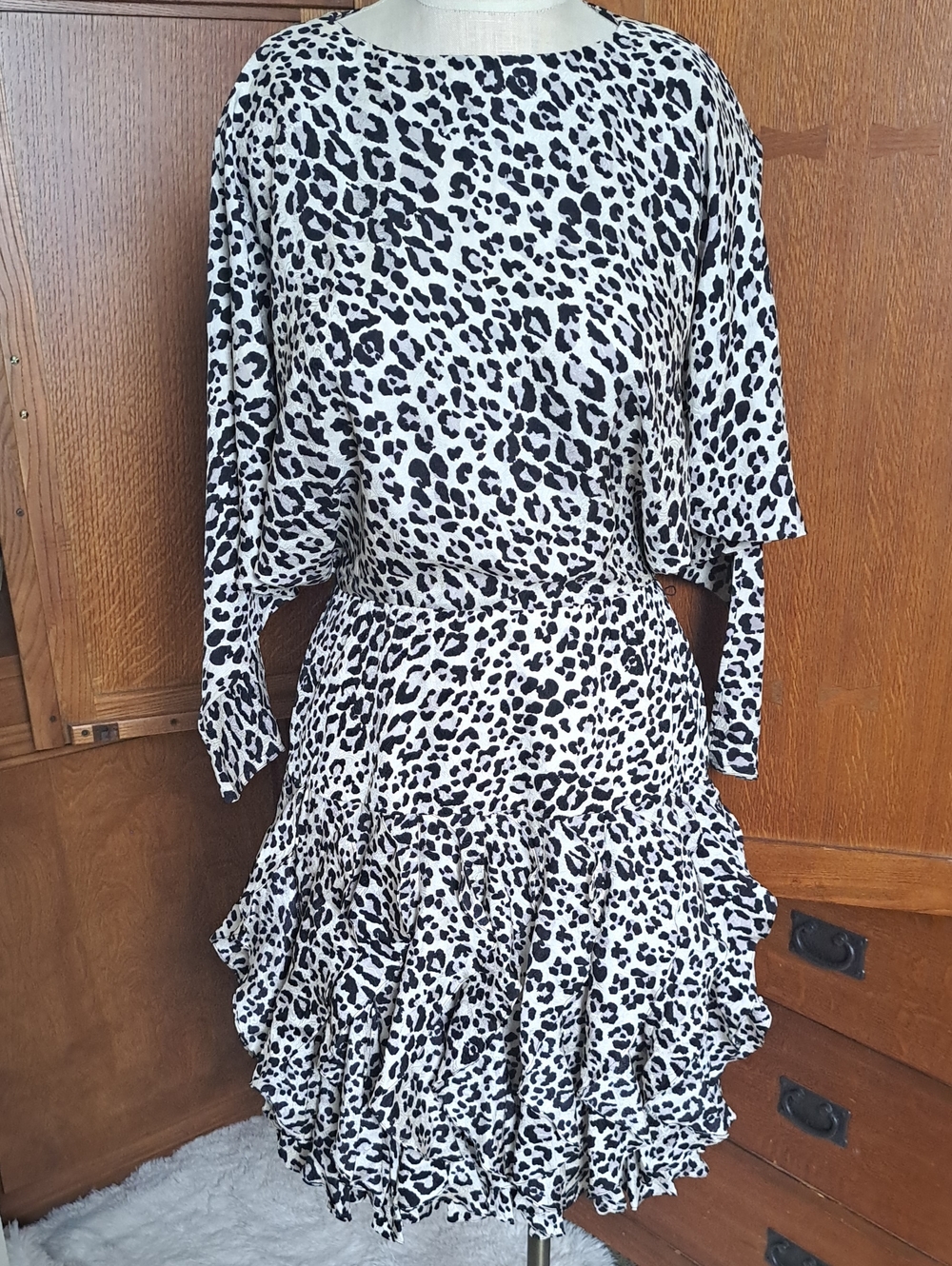 VTG 80s St Gillian Silk Jacquard Leopard Dress Deadstock Dolman Waterfall Ruffle
